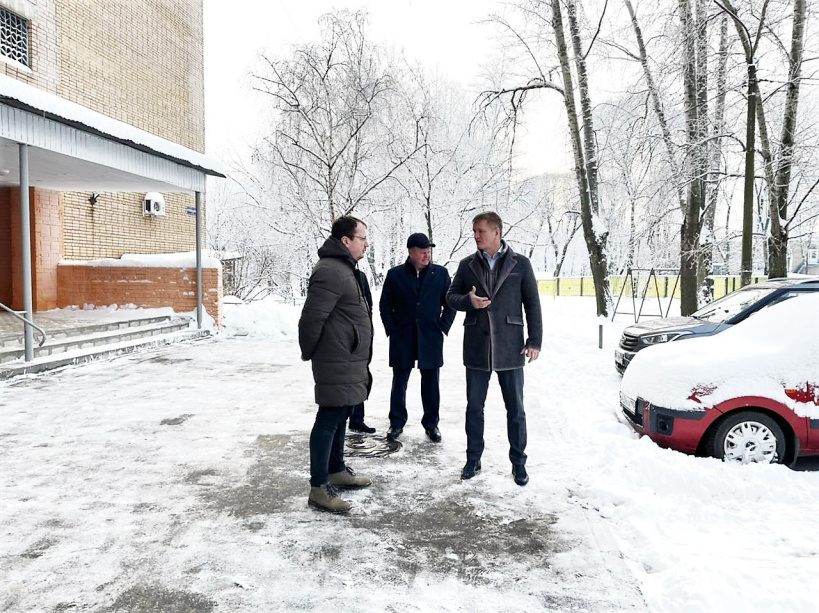 Партийцы проконтролировали качество уборки снега в Люберцах