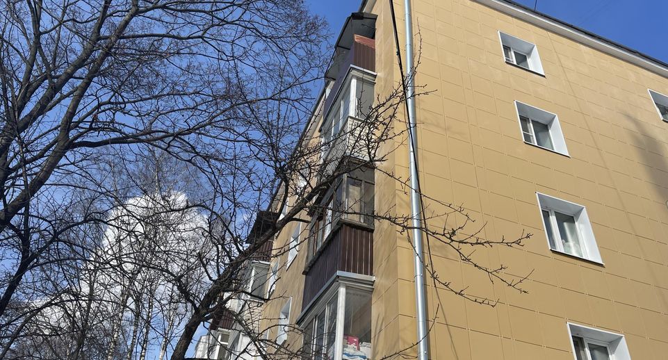 На 70% завершен капитальный ремонт фасада дома 11 на улице Мира в Люберцах