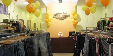 Магазин джинсовой одежды WESTLAND на улице Побратимов фотография 1