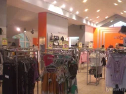 Магазин одежды и обуви MODUS fashion trend на Октябрьском проспекте 